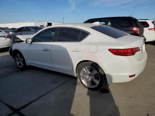 19VDE1F78DE007992 - 2013 ACURA ILX 20 TECH WHITE photo 2