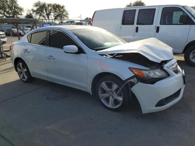19VDE1F78DE007992 - 2013 ACURA ILX 20 TECH WHITE photo 4