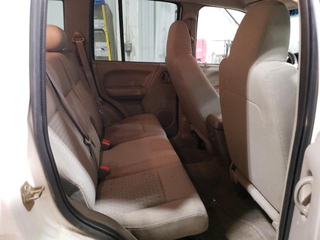 1J4GK48K85W523349 - 2005 JEEP LIBERTY SPORT WHITE photo 11