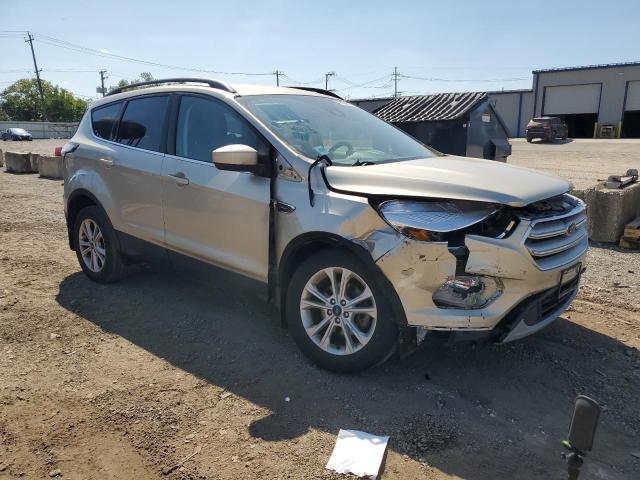 1FMCU0GD6JUB76583 - 2018 FORD ESCAPE SE BEIGE photo 4