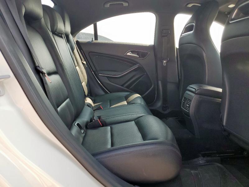 WDDSJ4GB0EN123902 - 2014 MERCEDES-BENZ CLA 250 4MATIC WHITE photo 10