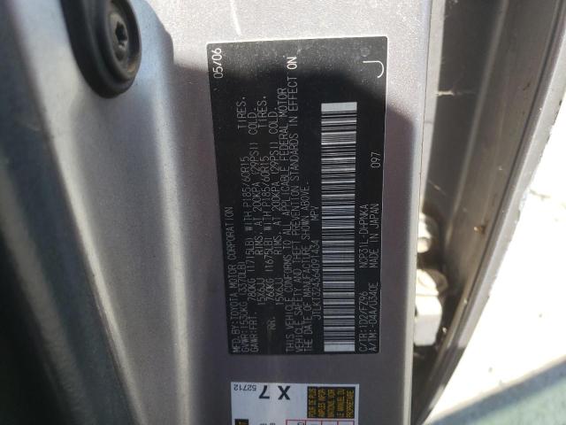 JTLKT324364091434 - 2006 TOYOTA SCION XB SILVER photo 13