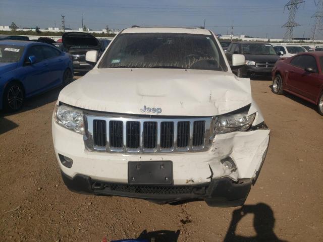 1J4RR4GG0BC722698 - 2011 JEEP GRAND CHER LAREDO WHITE photo 5