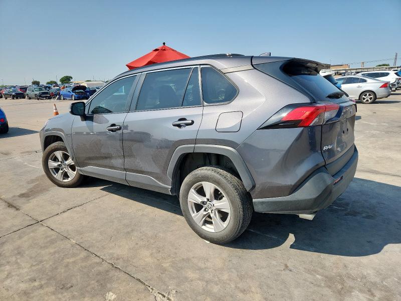 2T3W1RFV5PC237640 - 2023 TOYOTA RAV4 XLE Մոխրագույն լուսանկար 2