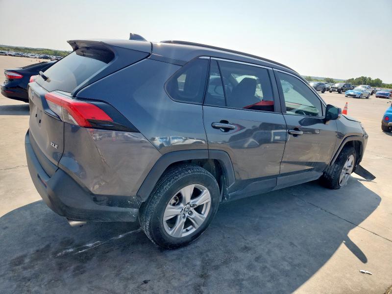 2T3W1RFV5PC237640 - 2023 TOYOTA RAV4 XLE Մոխրագույն լուսանկար 3
