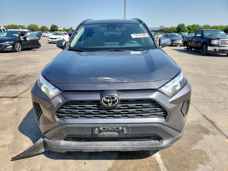 2T3W1RFV5PC237640 - 2023 TOYOTA RAV4 XLE Մոխրագույն լուսանկար 5