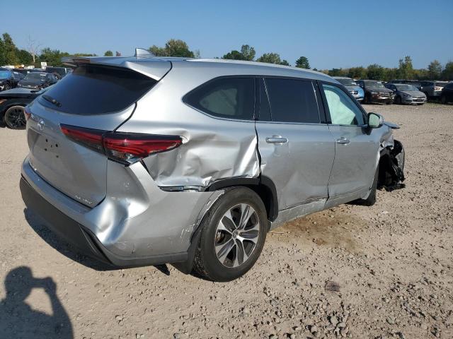 5TDGZRBH3NS566864 - 2022 TOYOTA HIGHLANDER XLE SILVER photo 3