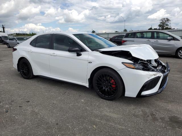 4T1T11AK6RU846313 - 2024 TOYOTA CAMRY SE NIGHT SHADE WHITE photo 4