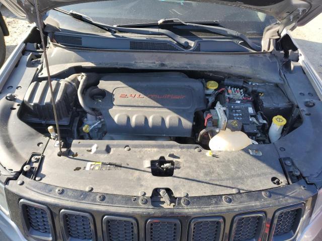 3C4NJDBB4JT180998 - 2018 JEEP COMPASS LATITUDE 银色 照片 12