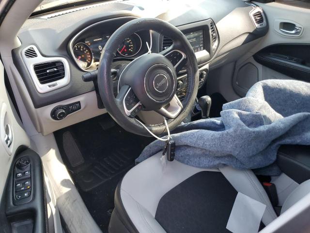 3C4NJDBB4JT180998 - 2018 JEEP COMPASS LATITUDE 银色 照片 8