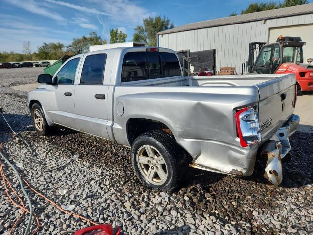 1D7HW48P97S241439 - 2007 DODGE DAKOTA QUAD SLT SILVER photo 2