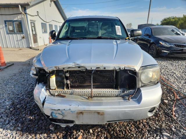 1D7HW48P97S241439 - 2007 DODGE DAKOTA QUAD SLT SILVER photo 5