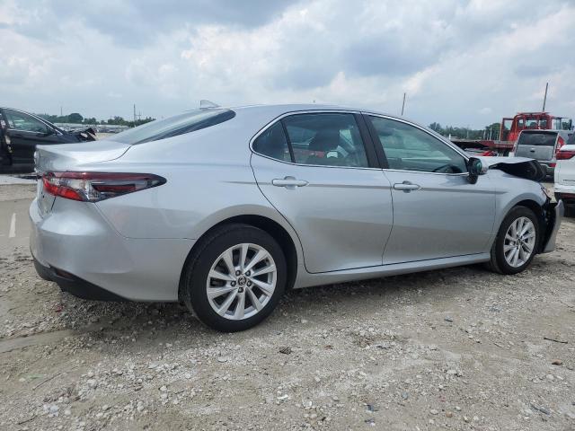 4T1R11AK8RU256110 - 2024 TOYOTA CAMRY LE SILVER photo 3