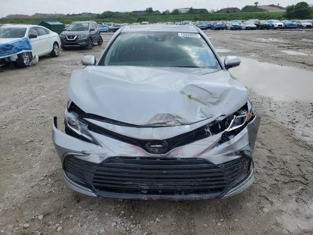 4T1R11AK8RU256110 - 2024 TOYOTA CAMRY LE SILVER photo 5