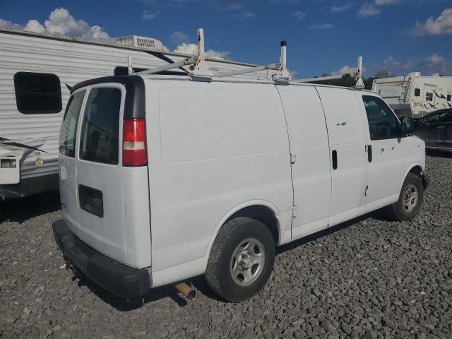 1GCFG15X571114016 - 2007 CHEVROLET EXPRESS G1 WHITE photo 3