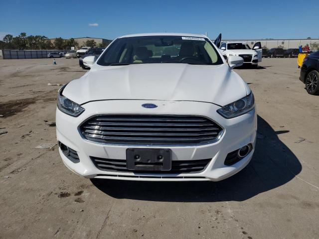 3FA6P0H9XGR242500 - 2016 FORD FUSION SE WHITE photo 5