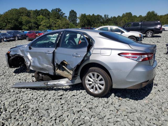 4T1B11HKXJU072900 - 2018 TOYOTA CAMRY L SILVER photo 2