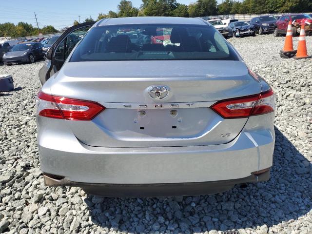 4T1B11HKXJU072900 - 2018 TOYOTA CAMRY L SILVER photo 6