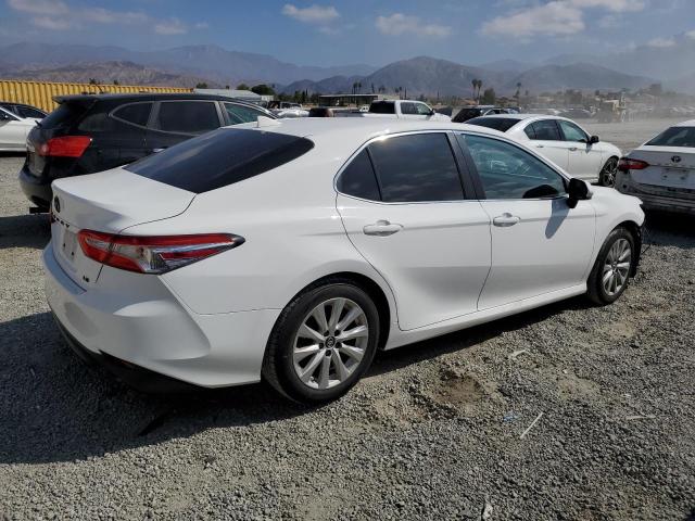 4T1B11HKXKU726487 - 2019 TOYOTA CAMRY L WHITE photo 3