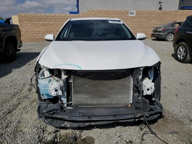 4T1B11HKXKU726487 - 2019 TOYOTA CAMRY L WHITE photo 5