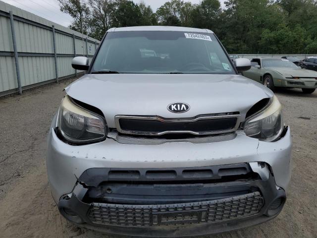 KNDJN2A26F7778286 - 2015 KIA SOUL SILVER photo 5