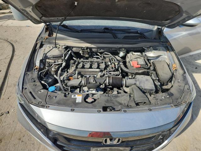 1HGCV1F36JA254086 - 2018 HONDA ACCORD SPORT SILVER photo 11