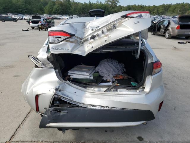 5YFEPMAE4NP289142 - 2022 TOYOTA COROLLA LE SILVER photo 6