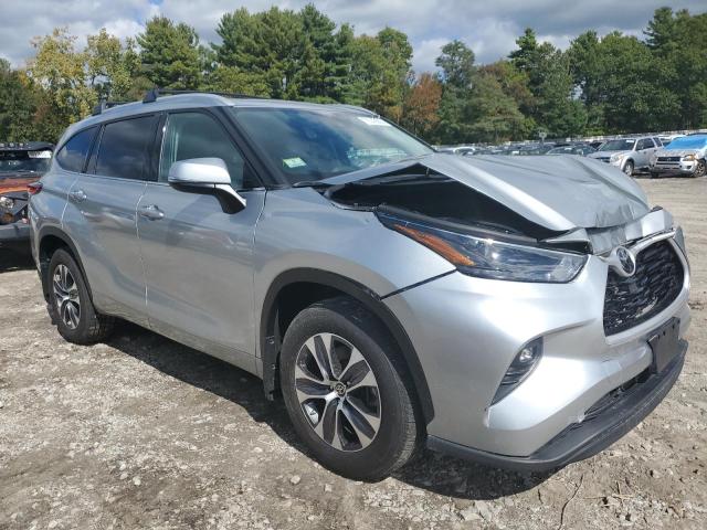 5TDHZRBH5NS588711 - 2022 TOYOTA HIGHLANDER XLE SILVER photo 4