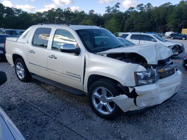 3GNTKGE7XDG285949 - 2013 CHEVROLET AVALANCHE LTZ WHITE photo 4