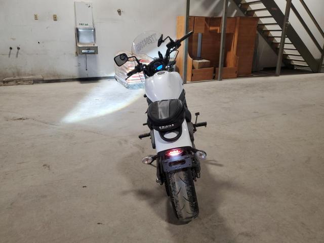 JKAENEA11FDA00549 - 2015 KAWASAKI EN650 A WHITE photo 4