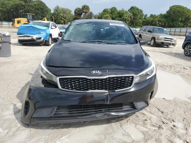 3KPFL4A78HE139672 - 2017 KIA FORTE LX BLACK photo 5