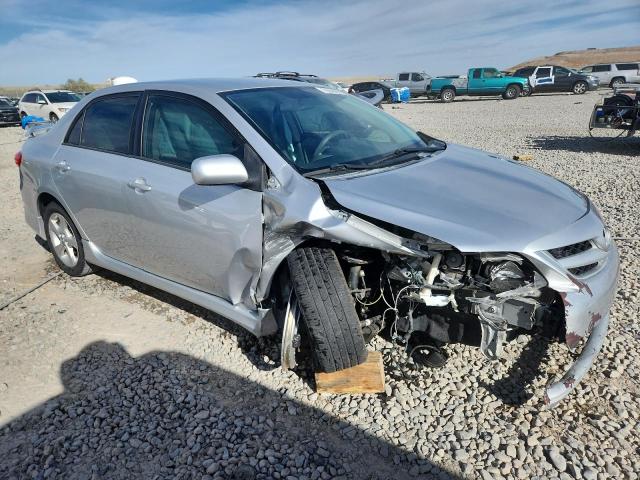 5YFBU4EE5DP202594 - 2013 TOYOTA COROLLA BASE Күміс фото 4