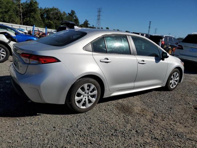 5YFB4MDE2RP210970 - 2024 TOYOTA COROLLA LE ვერცხლისფერი ფოტო 3