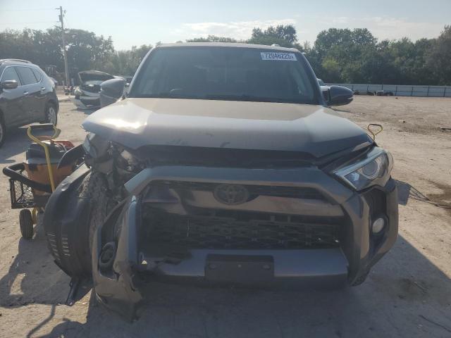 JTEZU5JR7H5156942 - 2017 TOYOTA 4RUNNER SR5 ნაცრისფერი ფოტო 5