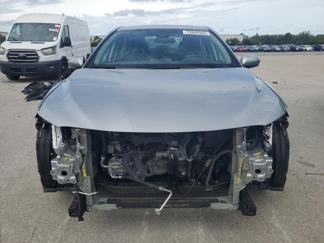 4T1G11AK4RU201354 - 2024 TOYOTA CAMRY SE NIGHT SHADE SILVER photo 5