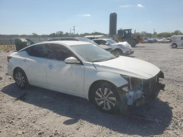 1N4BL4BV1KN328460 - 2019 NISSAN ALTIMA S WHITE photo 4