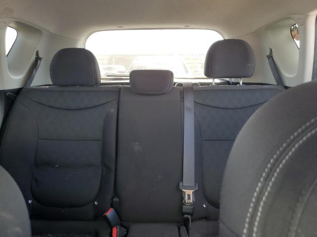 KNDJN2A27J7553478 - 2018 KIA SOUL WHITE photo 10