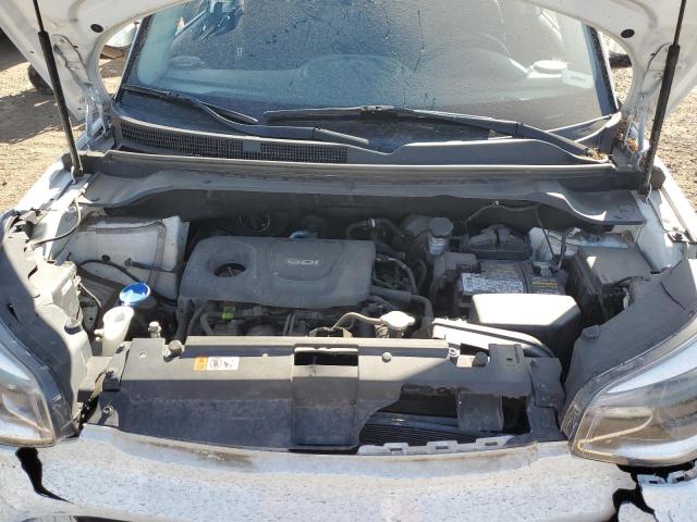 KNDJN2A27J7553478 - 2018 KIA SOUL WHITE photo 12