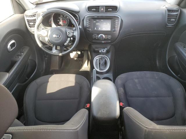 KNDJN2A27J7553478 - 2018 KIA SOUL WHITE photo 8