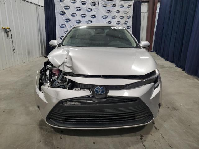 JTDBCMFE5S3076406 - 2025 TOYOTA COROLLA LE Արծաթագույն լուսանկար 5