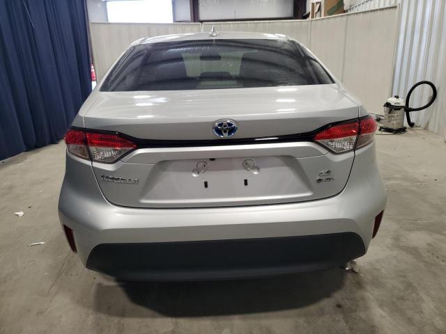 JTDBCMFE5S3076406 - 2025 TOYOTA COROLLA LE Արծաթագույն լուսանկար 6