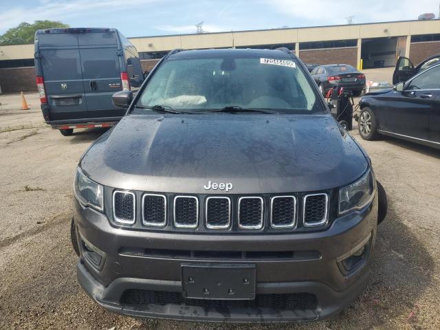 3C4NJDBB8LT229008 - 2020 JEEP COMPASS LATITUDE 灰色 照片 5