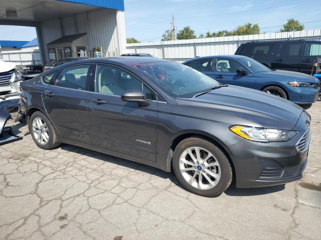 3FA6P0LUXKR262847 - 2019 FORD FUSION SE GRAY photo 4