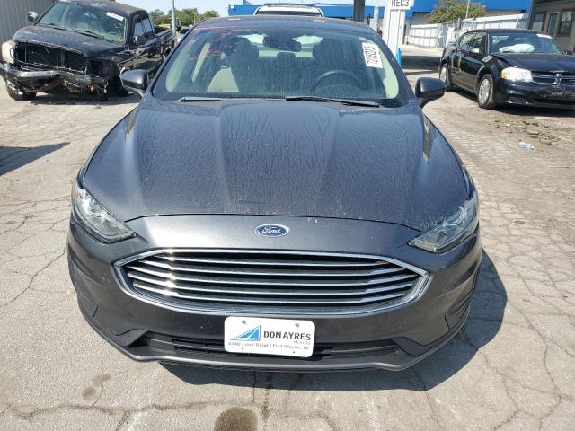 3FA6P0LUXKR262847 - 2019 FORD FUSION SE GRAY photo 5
