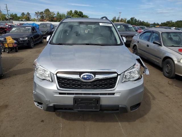 JF2SJADC6GH561347 - 2016 SUBARU FORESTER 2.5I PREMIUM SILVER photo 5