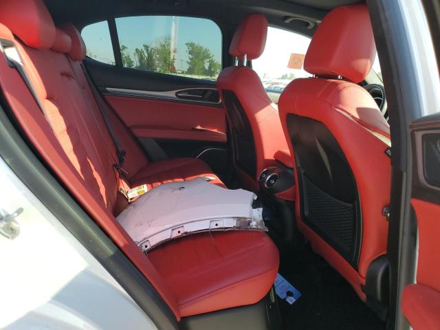 ZASFAKNN4J7C29370 - 2018 ALFA ROMEO STELVIO TI SPORT WHITE photo 11