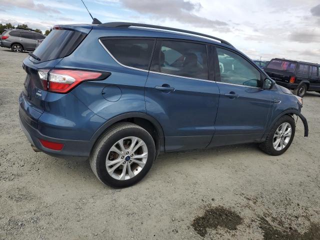 1FMCU0GD1JUC09845 - 2018 FORD ESCAPE SE Blau Foto 3