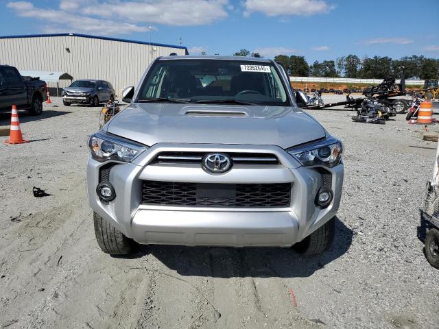 JTEPU5JR2M5882984 - 2021 TOYOTA 4RUNNER SR5/SR5 PREMIUM SILVER photo 5
