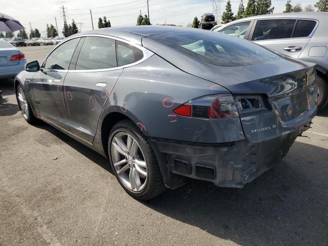 5YJSA1BC2DFP10608 - 2013 TESLA MODEL S Մոխրագույն լուսանկար 2