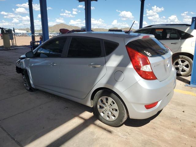 KMHCT5AE0HU316896 - 2017 HYUNDAI ACCENT SE ვერცხლისფერი ფოტო 2